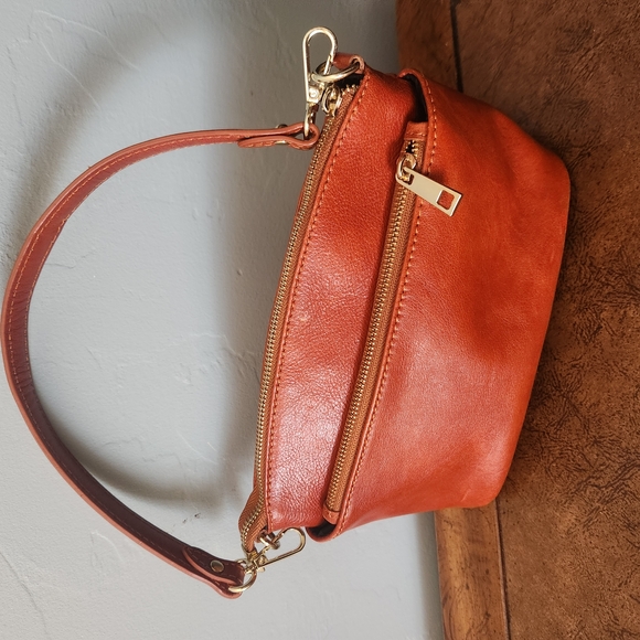 Elegant Orange Leather Crossbody Bag - Picture 8 of 9